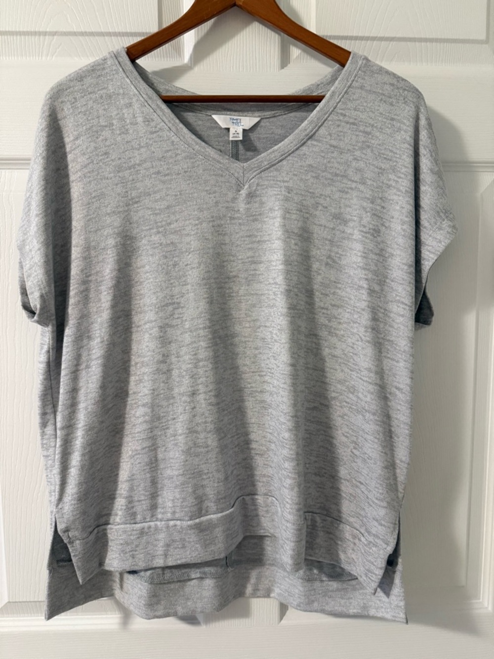 Time and Tru Heather Gray V-Neck Short Sleeve Sweatshirt 25”P2P